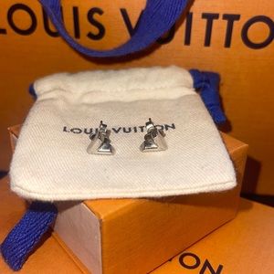 Louis Vuitton Essential V Earrings